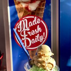 Handel’s Homemade Ice Cream - La Cañada Flintridge - Coffee chip with mint and chip