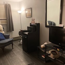 Current River Inn - Wingback chair, microwave, frig, flatscreen tv