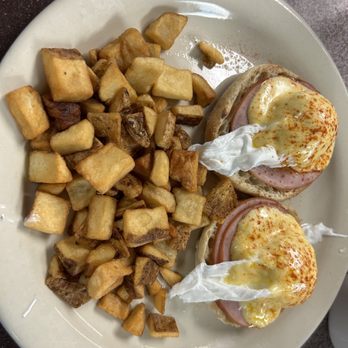Clary's Cafe - Eggs Benedict top 5 I've ever had - Breakfast & Brunch Near Me - Savannah, Georgia Clary's Cafe - Eggs Benedict top 5 I've ever had - Breakfast & Brunch Near Me - Savannah, Georgia
