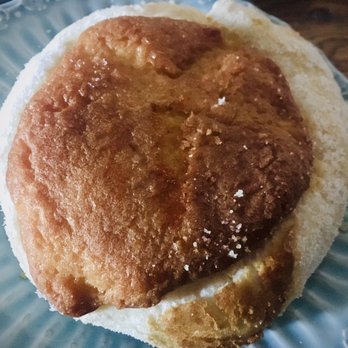 La Poblana Bakery  -  muffin on a plate - Bakeries Near Me - Willis, Texas