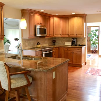 Halco Showroom - Traditional Raised Panel in Maple - Cabinetry Near Me - Malden, Massachusetts