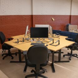 Kweken Co. - Coworking desk area
