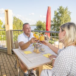 Strandhotel Senftenberger See - Sonnenterrasse vom Restaurant im Strandhotel