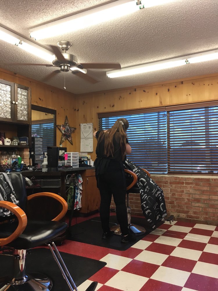 SOUTH MAIN CUTS Updated September 2024 1001 S Main St, Cleburne