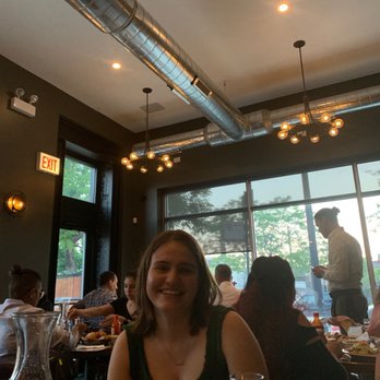 Del Toro - Dining Area! - Burgers Near Me - Chicago, Illinois