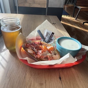 Luke's Lobster - Lobster roll & clam chowder - Seafood Near Me - Seattle, Washington Luke's Lobster - Lobster roll & clam chowder - Seafood Near Me - Seattle, Washington