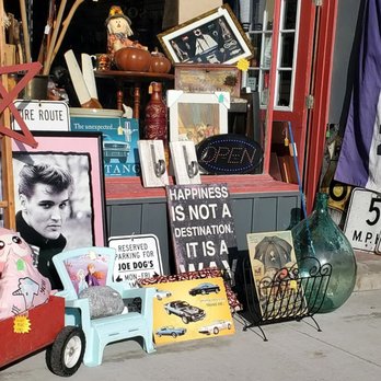Fenelon Marketplace - Antiques Near Me - Fenelon Falls, Ontario