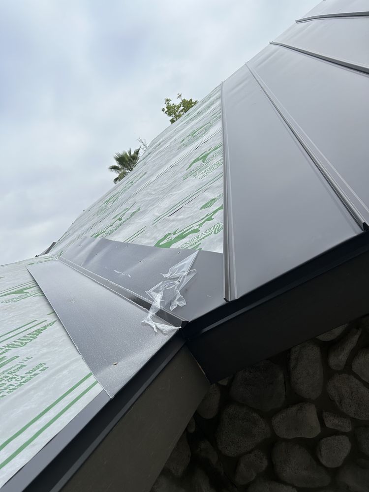 Slide of Geo' Metal And Gutters