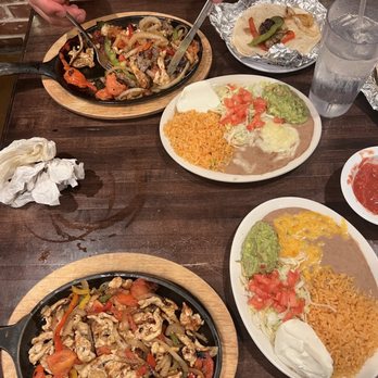El Tio Pepe - Chicken fajitas front and chicken/steak fajitas back - Mexican Near Me - O'Fallon, Missouri