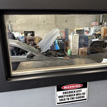 Tri-City Smog - Smog specialist doing his work - Smog Check Stations Near Me - Menifee, California