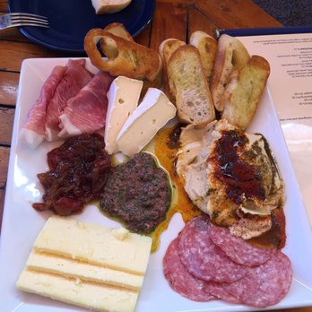 Cafe Des Amis - Mediterranean Near Me - Paia, Hawaii