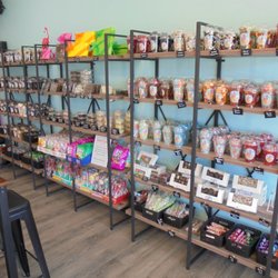 Flamingos Ice Cream and Treats