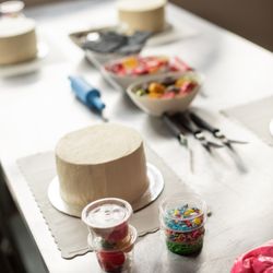 Cake Hoopla - Cake parties come with fondant, frosting, sprinkles, and more!
