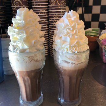 Mel's Commonwealth Cafe - Hot Chocolate - Breakfast & Brunch Near Me - Wayland, Massachusetts