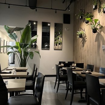 Shushu Haru - Dining room - Vegetarian Near Me - Montreal, Quebec Shushu Haru - Dining room - Vegetarian Near Me - Montreal, Quebec