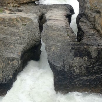 Yoho National Park - Close up of the zigzag natural rock bridge - Hiking Near Me - Field, British Columbia