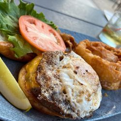 Twin Birch Restaurant & Birdies Pub - Cheese burger