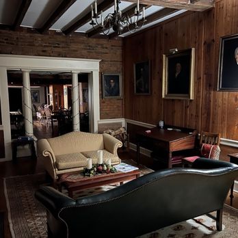 Wayside Inn  - Deep discussions to be held here. - Hotels Near Me - Middletown, Virginia