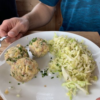Bonner Hutte - Delicious dumplings with cabbage salad - Mountain Huts Near Me - Villabassa, BZ
