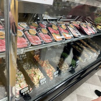 Oki's Seafood Corner - Seafood Near Me - Kahului, Hawaii