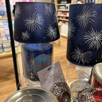 Yankee Candle Company - Yankee Candle store inside Summit Mall -- on Saturday, 2 May 2026 - Candle Stores Near Me - Fairlawn, Ohio Yankee Candle Company - Yankee Candle store inside Summit Mall -- on Saturday, 2 May 2026 - Candle Stores Near Me - Fairlawn, Ohio