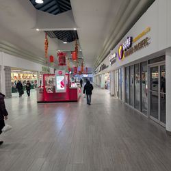 Denison Centre - Heading to the food court
