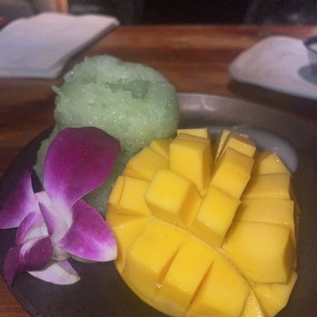 Lemongrass Brooklyn - Mango Coconut Sticky Rice with Fresh Mango - Thai Near Me - Brooklyn, New York