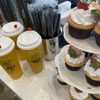 Liang Crispy Roll - Sparkling water with passion fruit and homemade cupcakes - Juice Bars & Smoothies Near Me - Rowland Heights, California Liang Crispy Roll - Sparkling water with passion fruit and homemade cupcakes - Juice Bars & Smoothies Near Me - Rowland Heights, California