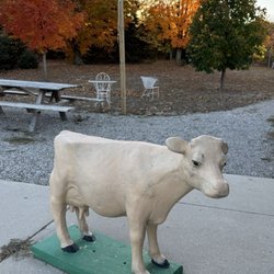 Leelanau Cheese - Cow out front. So cute.