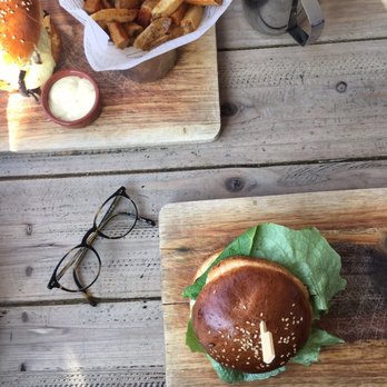 At Homes - L'herboriste:salade, poivron grillé, champignon, ciboulette, comté -sans oeuf 11€ - Burgers Near Me - Saint Denis, 93