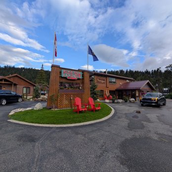 Bear Hill Lodge - Front - Hotels Near Me - Jasper, Alberta