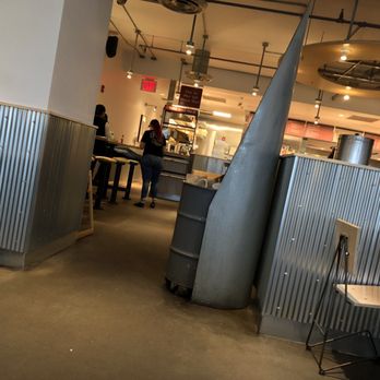 Chipotle Mexican Grill - Not busy, including the staff - Mexican Near Me - Carle Place, New York