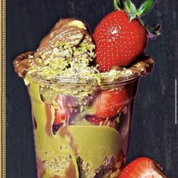 La Dulce Chocolate - Dubai strawberry cup 12oz