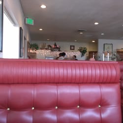 Chen's Chinese Restaurant - Peeking over the big red booth to see the lights.