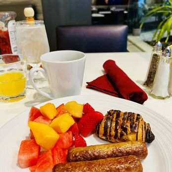 Hilton Long Beach - Hotels Near Me - Long Beach, California