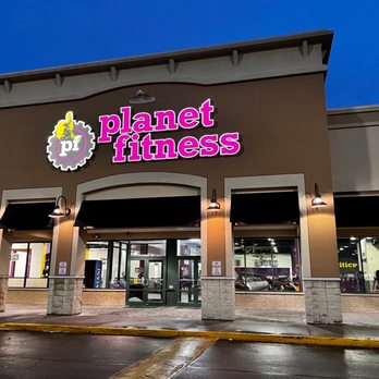 Planet Fitness - Entrance - Gyms Near Me - Forest Park, Illinois Planet Fitness - Entrance - Gyms Near Me - Forest Park, Illinois