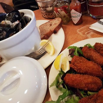 Oyster Express - Wine sauce mussels and deep fried oysters - Seafood Near Me - Vancouver, British Columbia