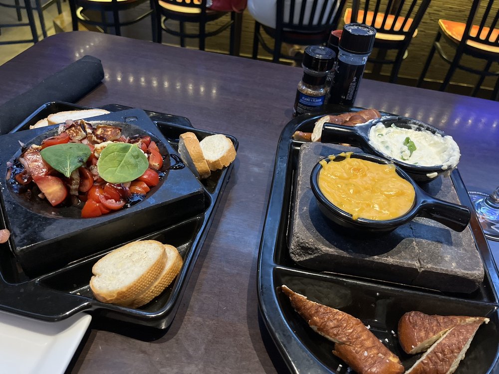 Black Rock Bar & Grill