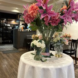 Baan Thai Restaurant - Inside, with very nice flowers
