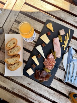 The Bier & Cheese Collective by null