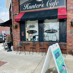 Hunter's Bakery & Cafe - Outside
