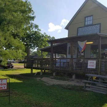 Johnson's Boucanière - Rustic restaurant. - Barbeque Near Me - Lafayette, Louisiana