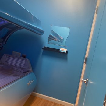 Sundays Sun Spa Wellness - Super teeny rooms - Spray Tanning Near Me - Norfolk, Virginia