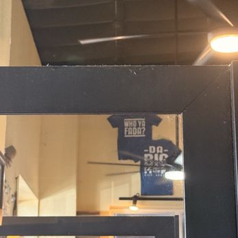 Hawaiian Style Cafe - Dust, dirty plexiglass and dirty walls - Hawaiian Near Me - Kamuela, Hawaii