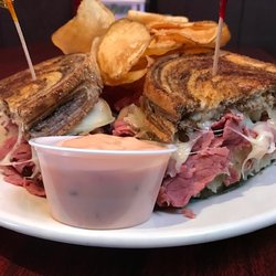 TailGators Sports Pub & Grille - Reuben w/thousand island