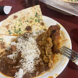 Delicious chaotic buffet mix - tandoori & chana & goat!