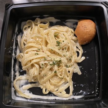 Houlihan's - Fettuccini Alfredo - Bars Near Me - Secaucus, New Jersey