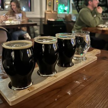 One Lake Brewing - Beer flight - Breweries Near Me - Oak Park, Illinois