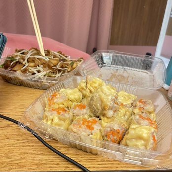 Great River Chinese Restaurant - These are my favorites chow fun with pork and extra bean sprouts and shrimp and pork dumplings - Chinese Near Me - Hayward, California