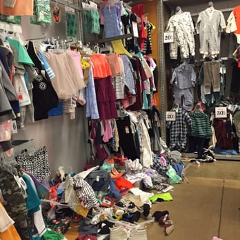 Old Navy - I had a really bad shopping experience. The picture speaks for itself. It's really unacceptable for anyone to shop like this. - Women's Clothing Near Me - Fairfax, Virginia